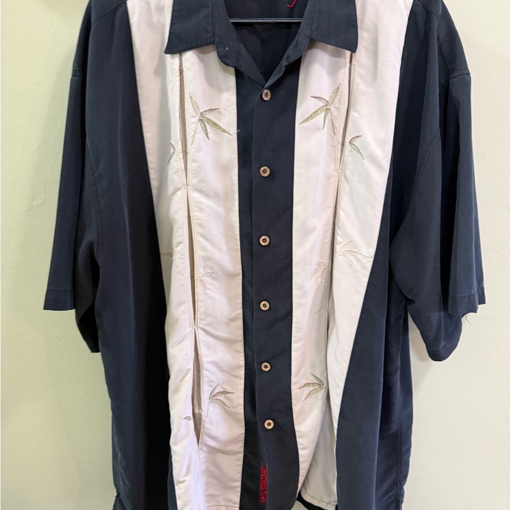 Casual Black and White Button Down Shirt with Retro Design